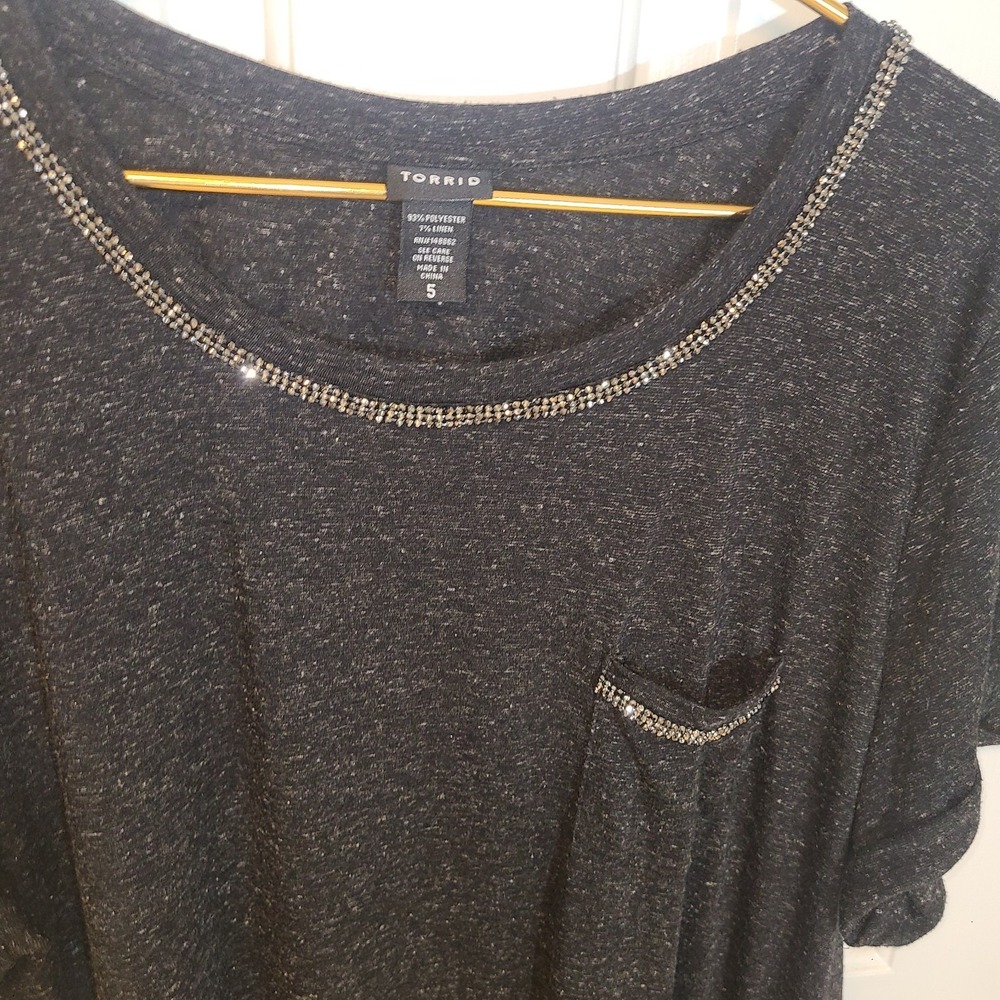 Torrid Women's Sz 5 Black/Gray Top Embellishd Rhinestone Trim Shirt Rolled Sleve